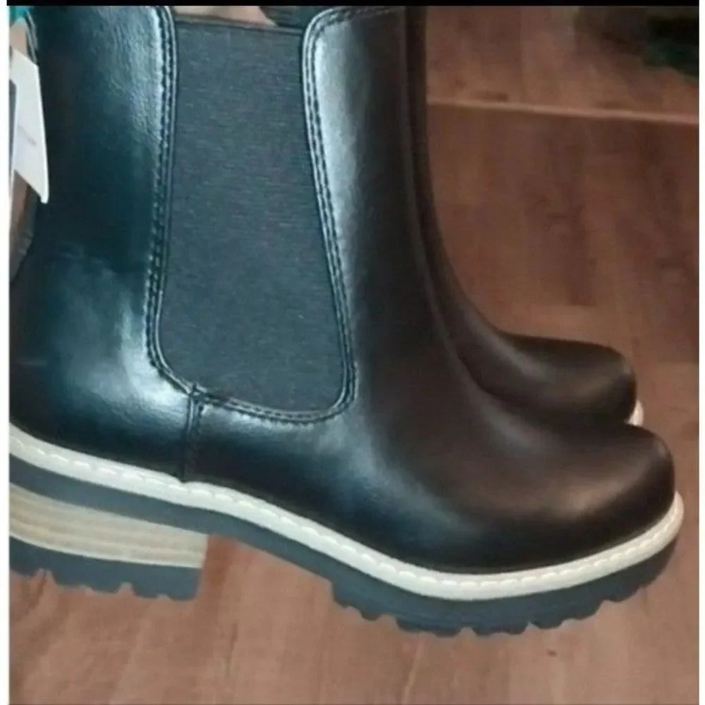 Ladies Black Boots Size 6